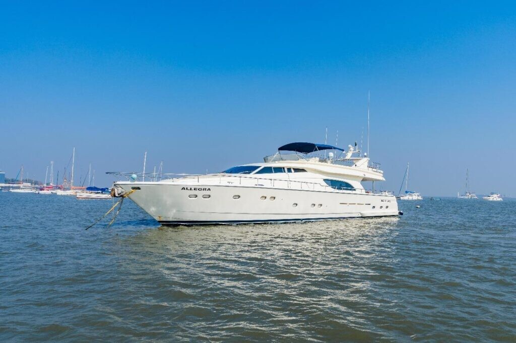 Ferretti 880
